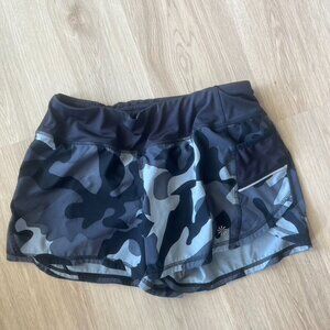 ** Athleta Shorts Womens Medium Black Gray Camouflage Ready Set Running